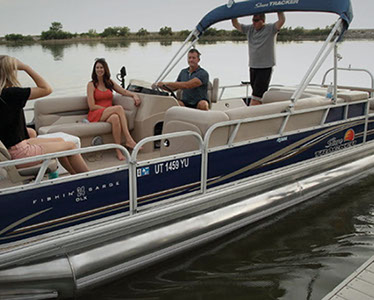 megaware-pontoon-guard-on-a-pontoon-boat-floating-in-water